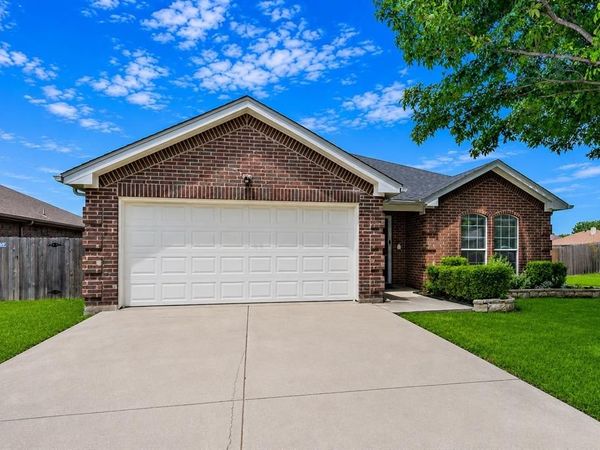 445 Vista Way Drive, Saginaw, TX 76179