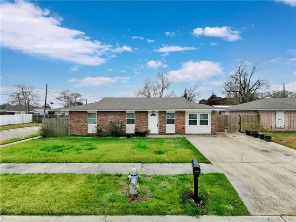 2801 VIRGINIA LEE Drive , Marrero, LA 70072