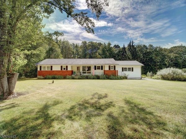 18 Old Traveled Way, Roxbury, NJ 07852