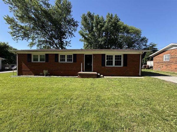 107 Sycamore Street , Morgantown, KY 42261