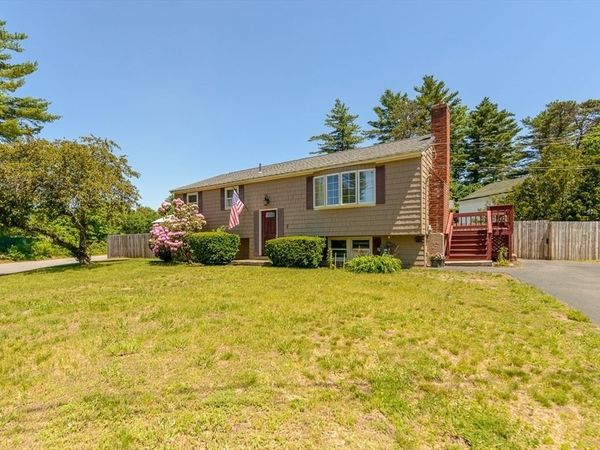 9 Oakland Rd, Pepperell, MA 01463