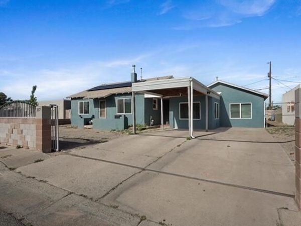 207 52nd Street SW, Albuquerque, NM 87105