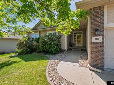 118 Castle Pine Drive, Papillion, NE 68133