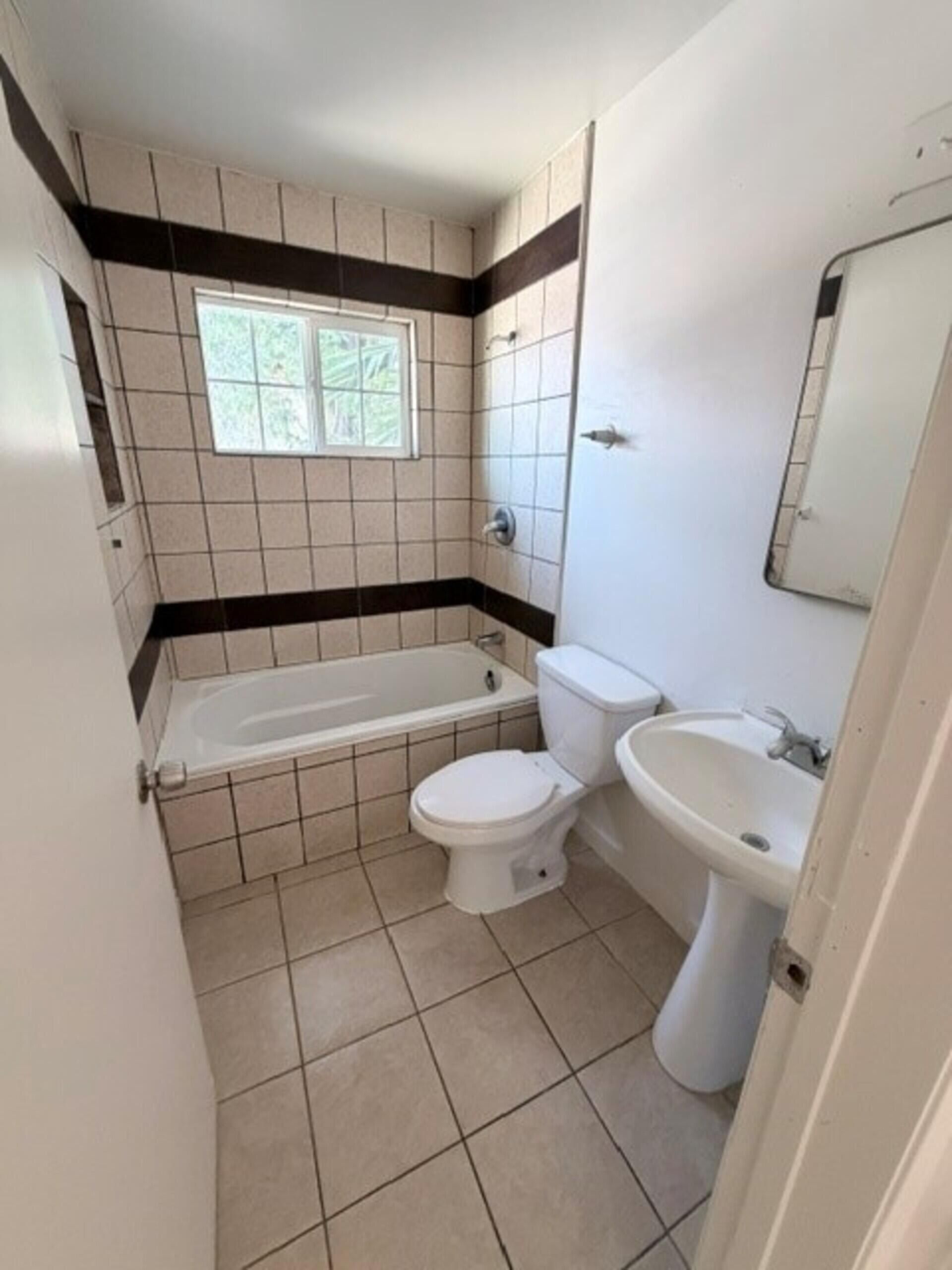 1901 Buena Vista, Unit A, Bakersfield, CA 93304 Main Photo