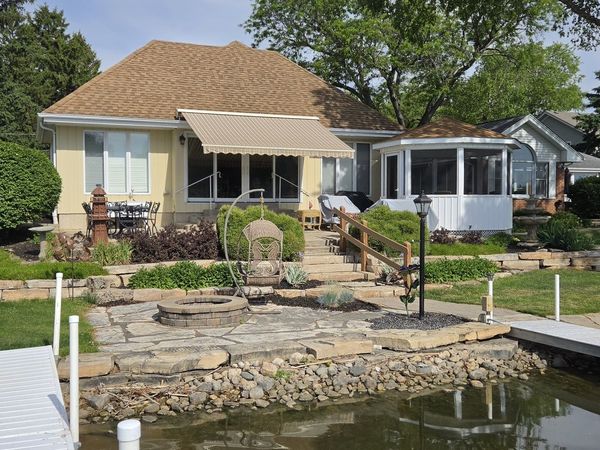 716 S Riverside Drive , McHenry, IL 60050