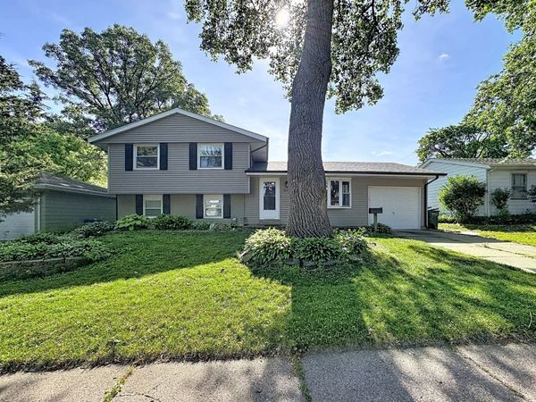 2507 N Hazelwood Avenue , Davenport, IA 52804