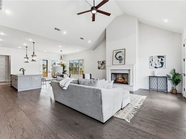 6200 SW Luna Lane, Bentonville, AR 72713