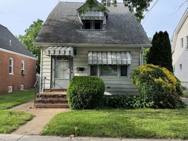 41 Stewart Street , Floral Park, NY 11001