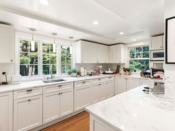 368 Main St, Lynnfield, MA 01940
