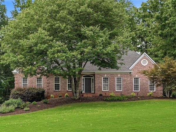 1095 Laurian Park Drive , Roswell, GA 30075