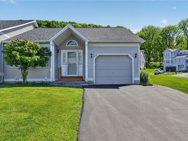 119 Timber Wolf Circle , Syracuse, NY 13209