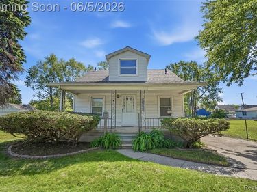 21966 Curie Avenue, Warren, MI 48091