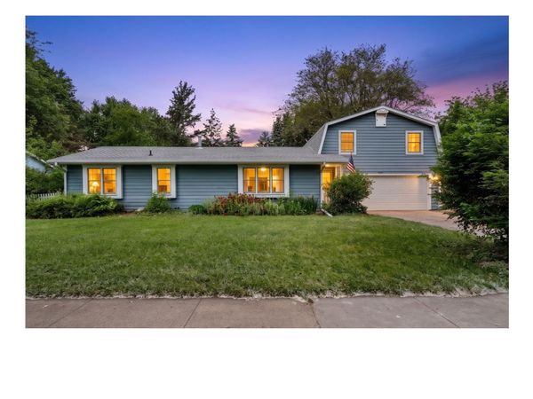 924 Valley View Dr, Vermillion, SD 57069