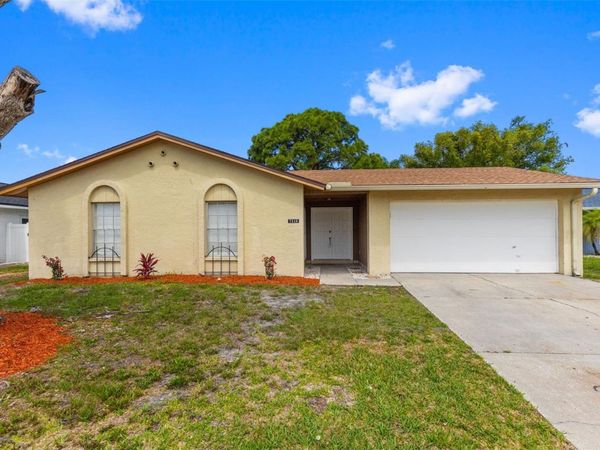 7516 ARMAND CIRCLE , TAMPA, FL 33634