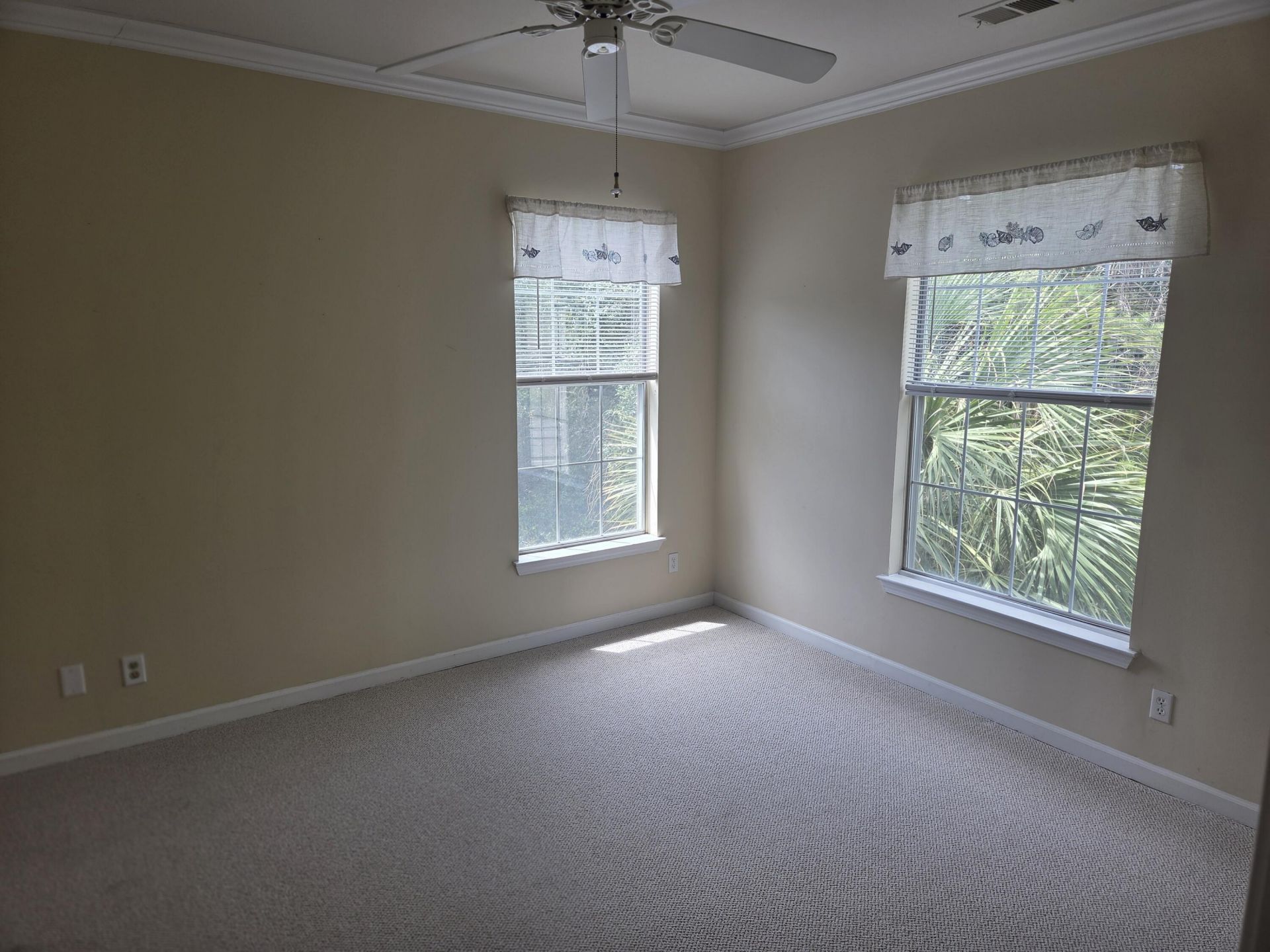 1600 Long Grove Drive Photo 10