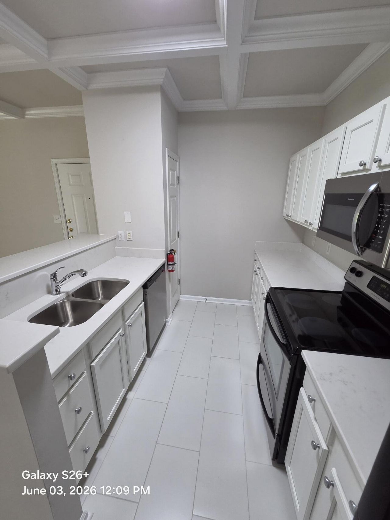 1600 Long Grove Drive Photo 4