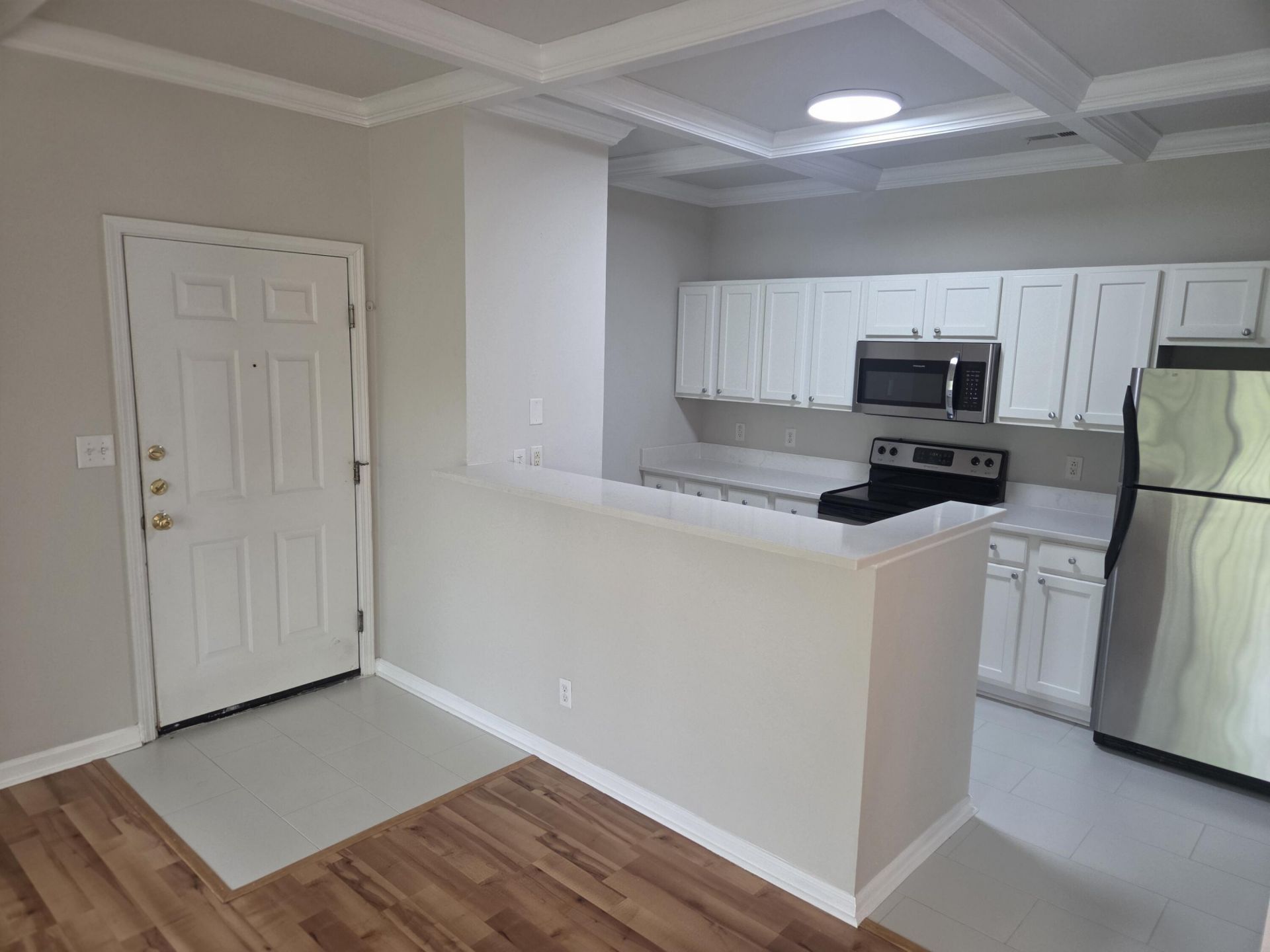 1600 Long Grove Drive Photo 6