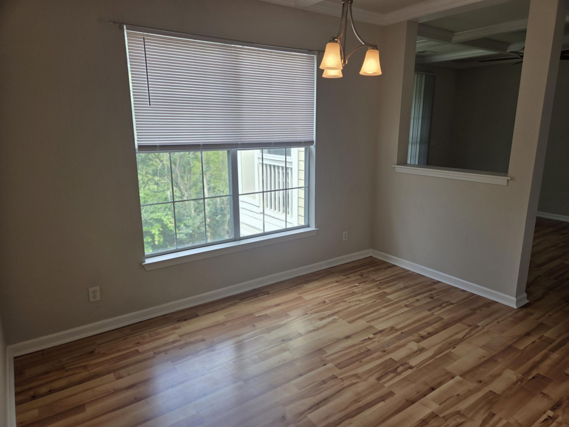 1600 Long Grove Drive Photo 8