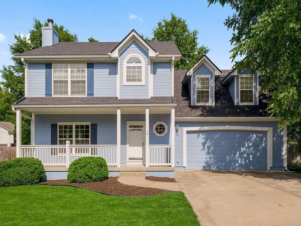 701 SE James Circle, Lee's Summit, MO 64063