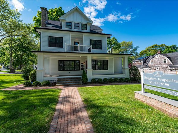 34 Dewey Street , Huntington, NY 11743