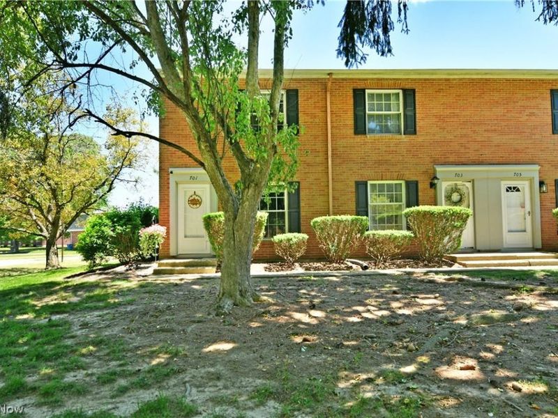 701 Lakeview Drive, Cortland, OH 44410 Photo 1