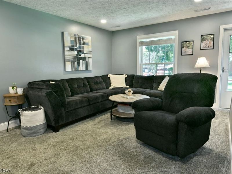 701 Lakeview Drive, Cortland, OH 44410 Photo 10
