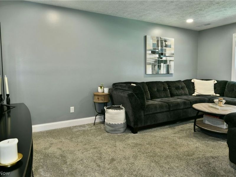 701 Lakeview Drive, Cortland, OH 44410 Photo 11