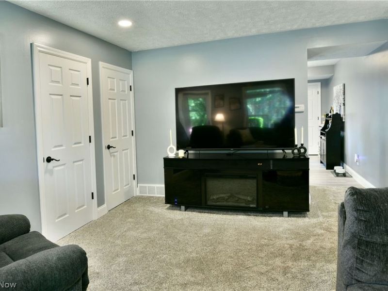 701 Lakeview Drive, Cortland, OH 44410 Photo 14