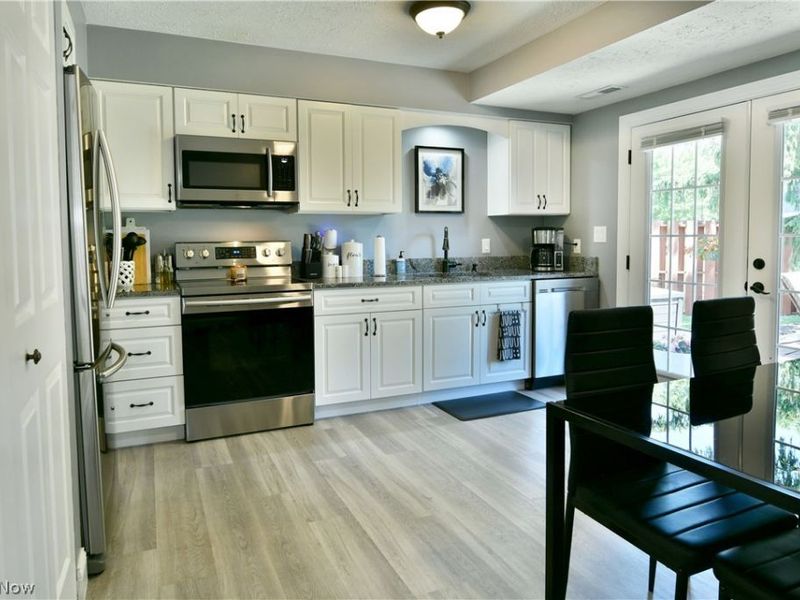 701 Lakeview Drive, Cortland, OH 44410 Photo 17