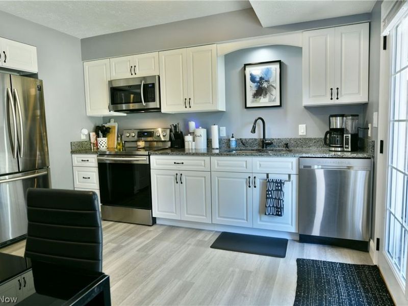 701 Lakeview Drive, Cortland, OH 44410 Photo 18