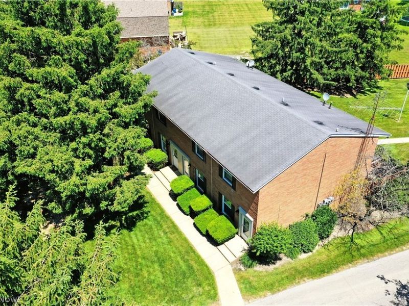 701 Lakeview Drive, Cortland, OH 44410 Photo 3