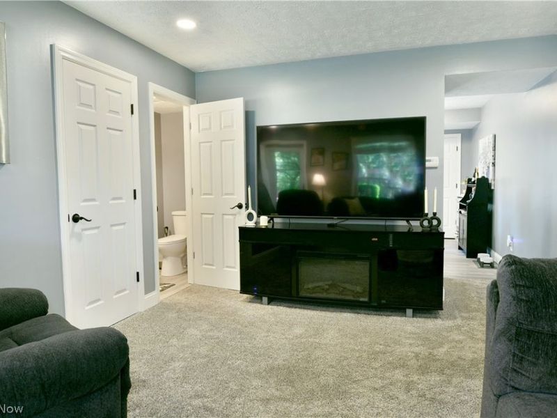 701 Lakeview Drive, Cortland, OH 44410 Photo 6