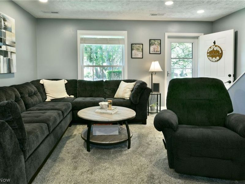 701 Lakeview Drive, Cortland, OH 44410 Photo 9