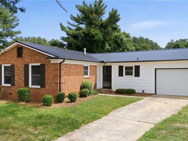 1031 Shea Court , Winston-Salem, NC 27107