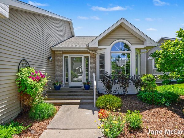 2338 Whimbrel Court NE, Grand Rapids, MI 49505