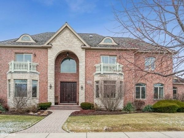 1800 Sawgrass Street , Vernon Hills, IL 60061
