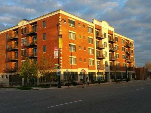 8255 Skokie Boulevard , Unit 308, Skokie, IL 60077