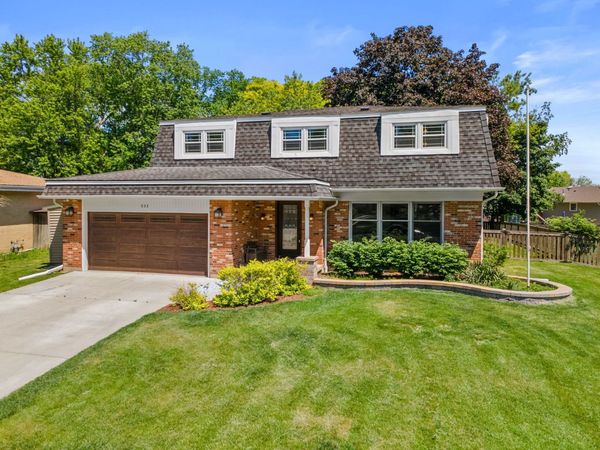 533 N Beck Road , Lindenhurst, IL 60046