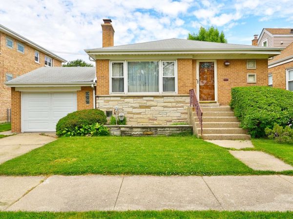 5716 W Gunnison Street , Chicago, IL 60630
