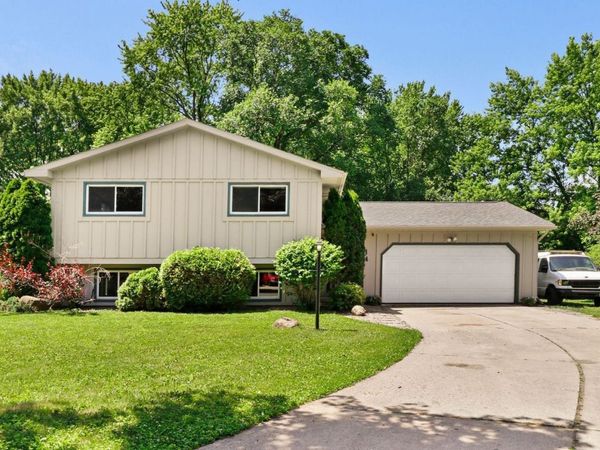 14 Weeping Birch Circle, Madison, WI 53704