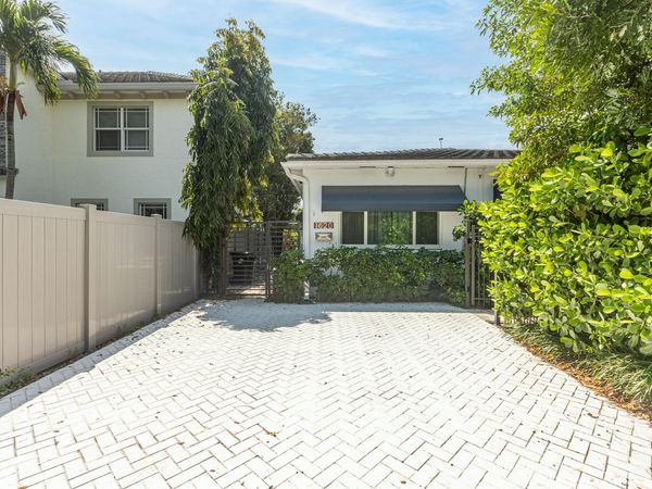 1620 NE 8th Street, Fort Lauderdale, FL 33304