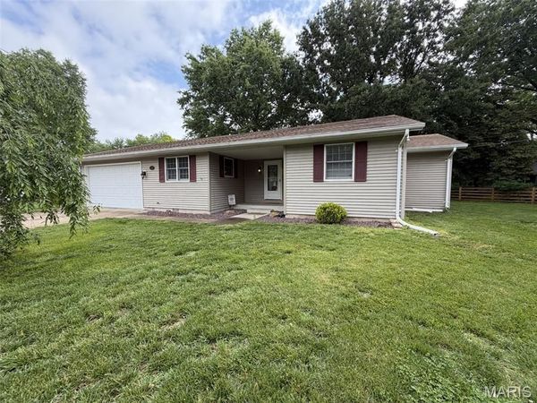 1532 Lincoln Boulevard , Mascoutah, IL 62258