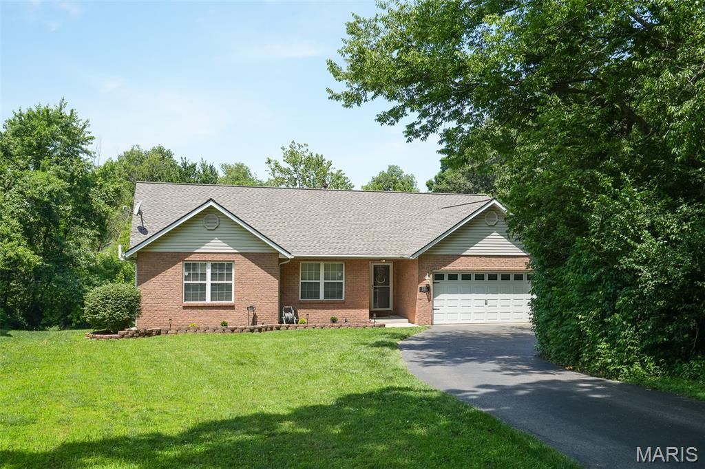 232 Sheffield Drive , Belleville, IL 62223 Main Photo