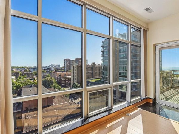 1550 E Royall PLACE, Unit 911, Milwaukee, WI 53235