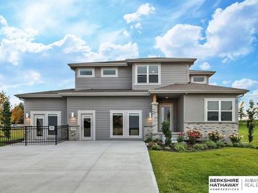 10518 S 113th Street, Papillion, NE 68046