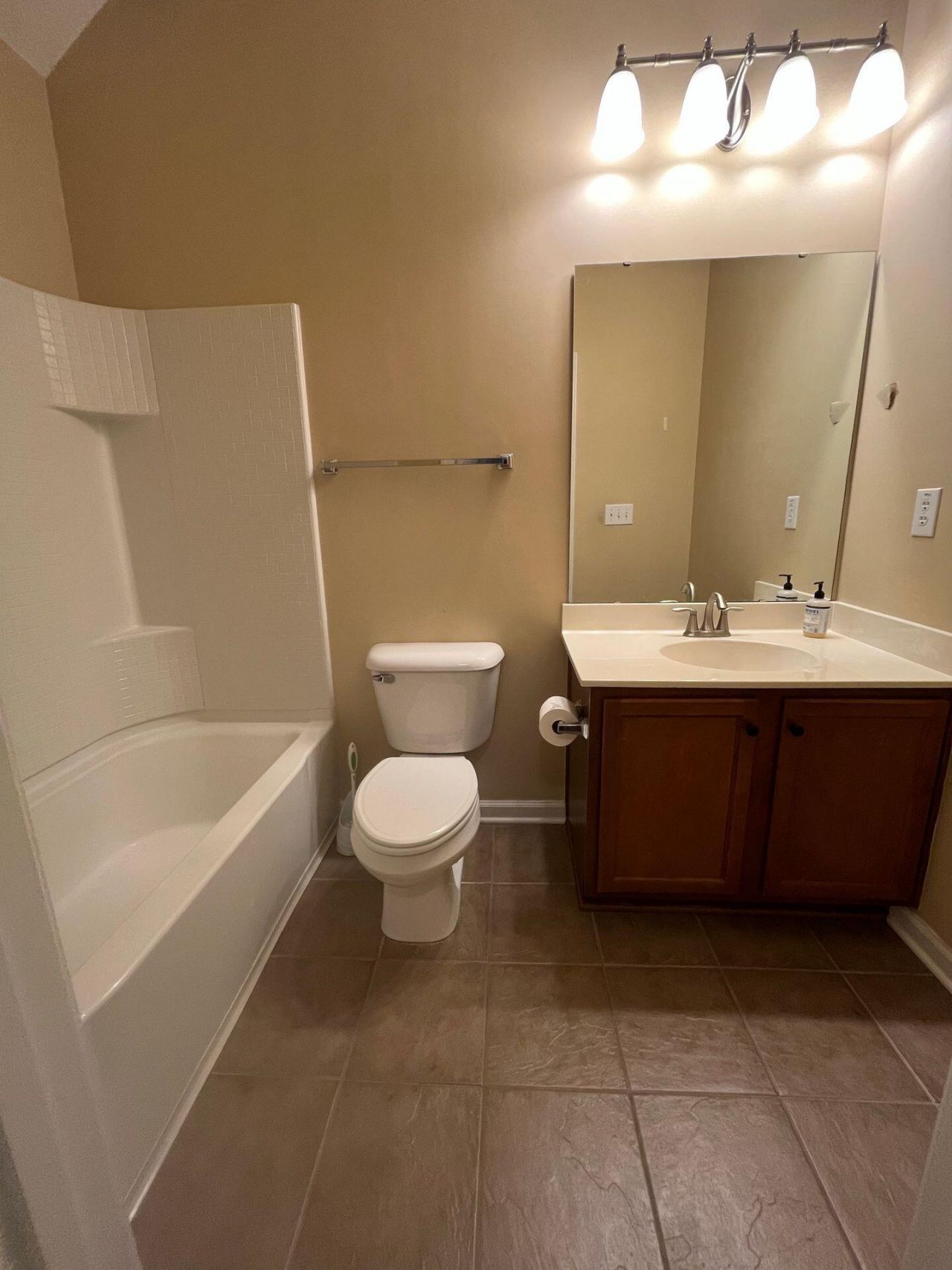 132 Avonshire Drive Photo 11