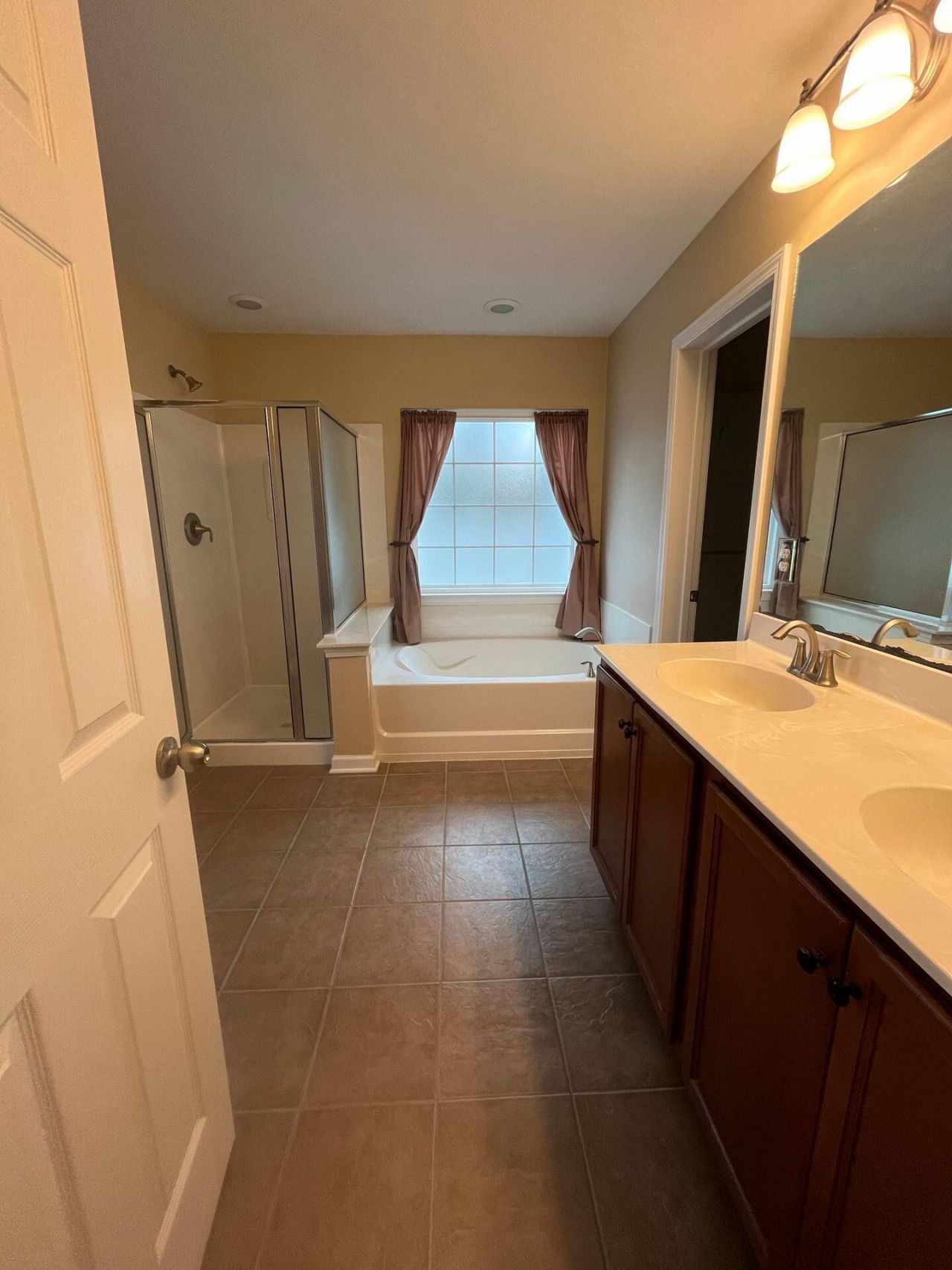132 Avonshire Drive Photo 8