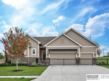 10522 S 113th Street, Papillion, NE 68046