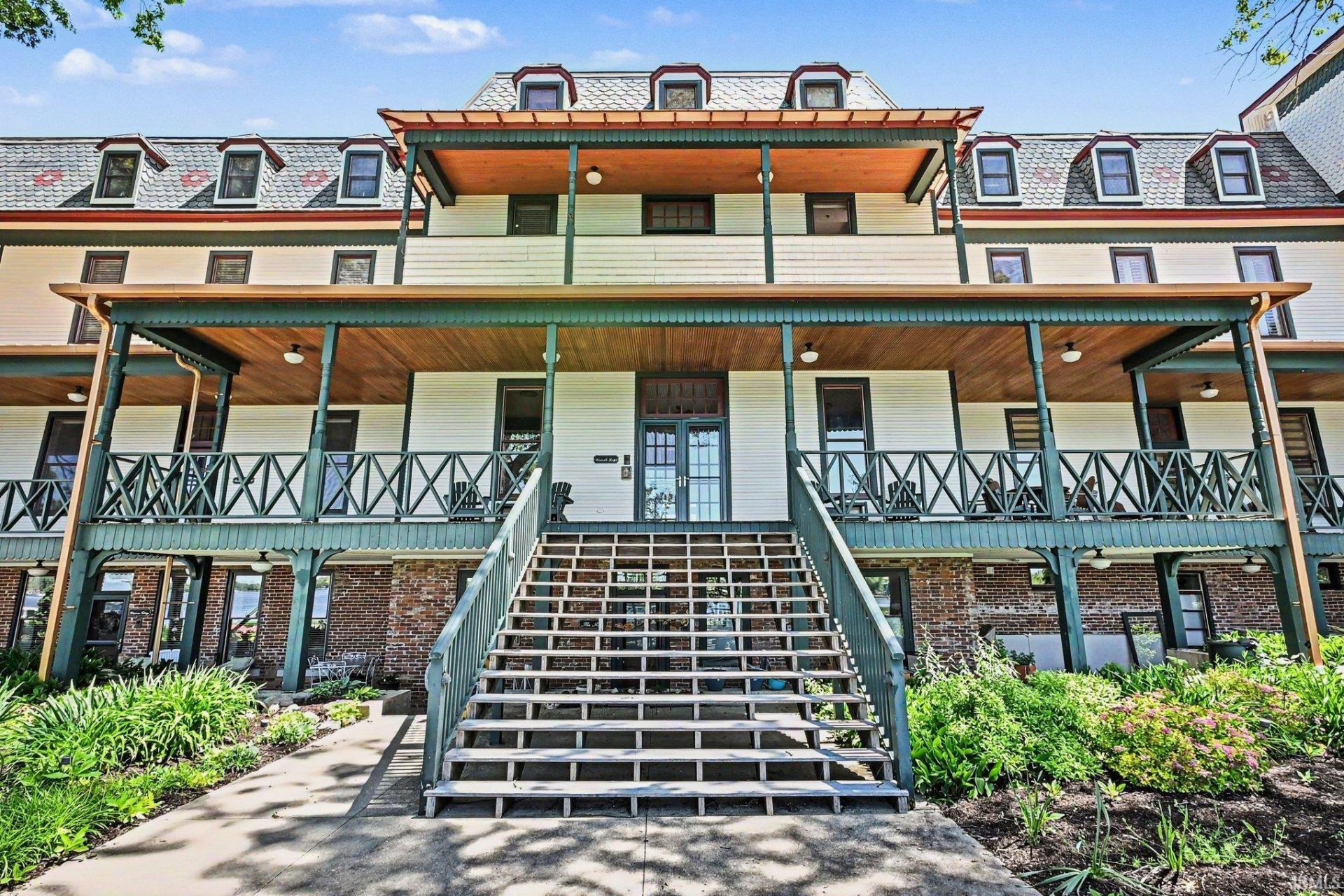 1 Park Avenue, Unit 204, Winona Lake, IN 46590 Main Photo