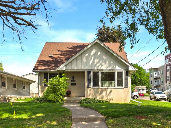 1802 Malvern Street, Roseville, MN 55113